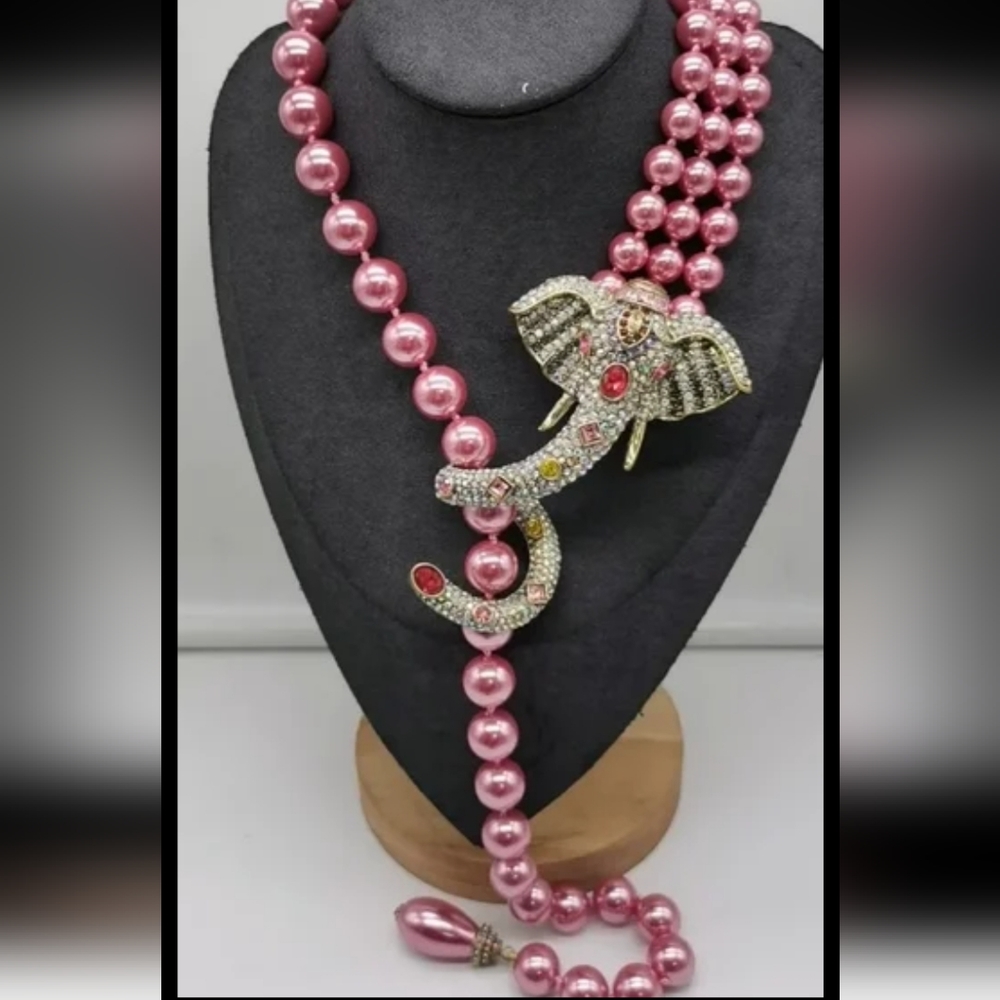 🌹Heidi Daus elephant Pavé crystals statement necklace